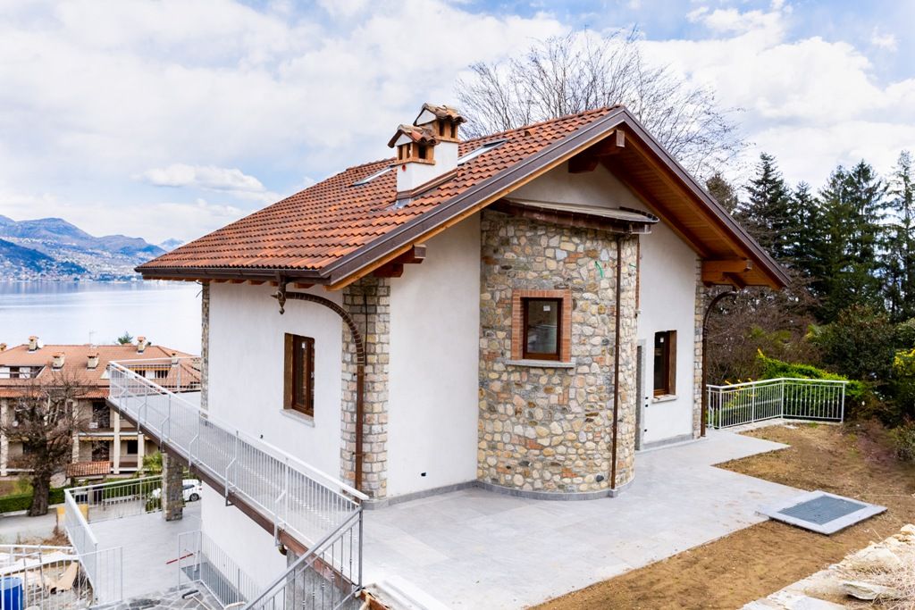 Baveno Villa vista lago 370 mq, 3 camere con piscina e garage e giardino