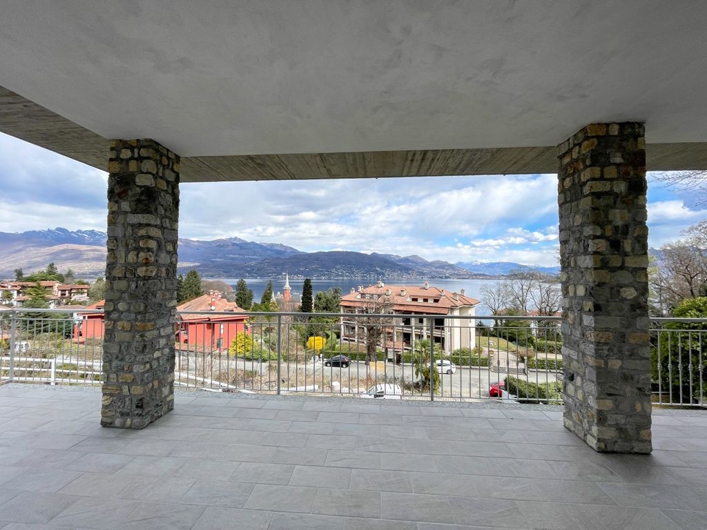 Baveno Villa vista lago 370 mq, 3 camere con piscina e garage e giardino
