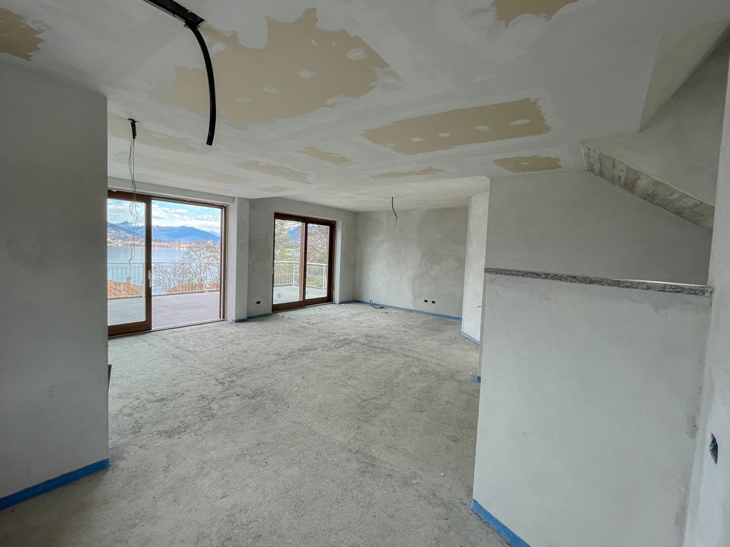 Baveno Villa vista lago 370 mq, 3 camere con piscina e garage e giardino