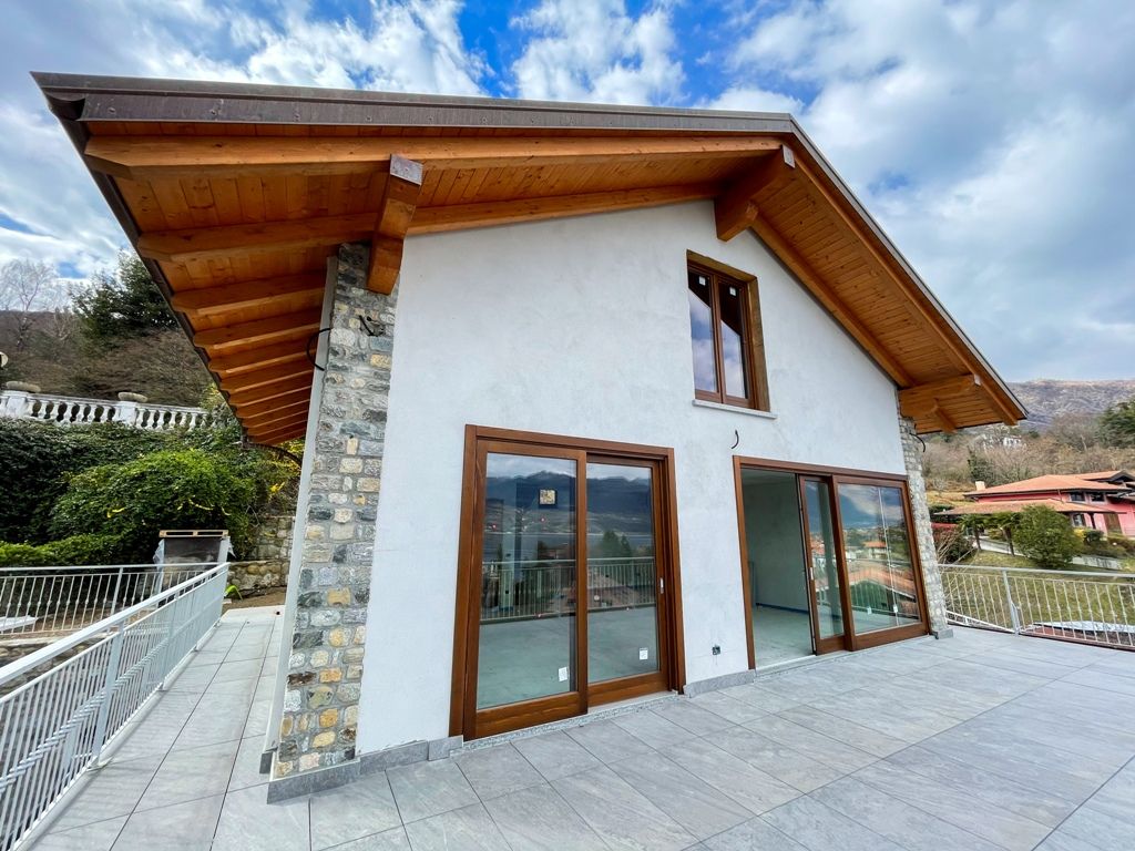 Baveno Villa vista lago 370 mq, 3 camere con piscina e garage e giardino