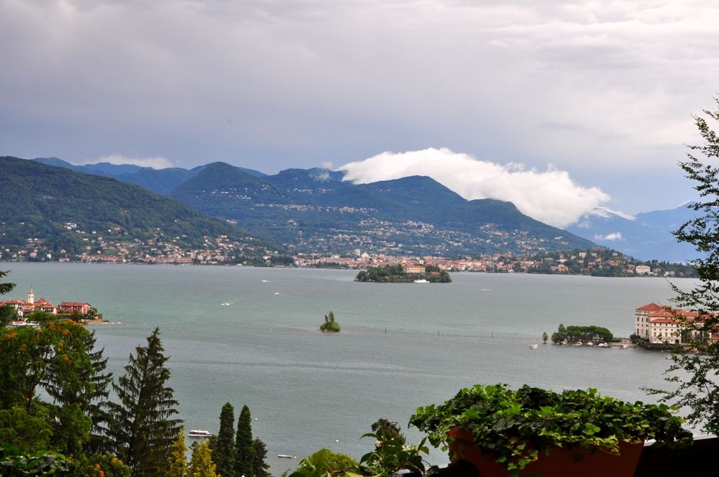 Villa in lussuoso contesto fronte Isole Borromee in Stresa