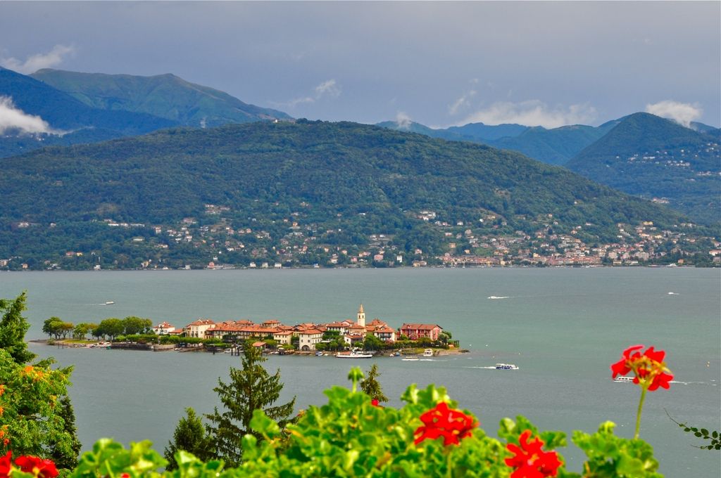 Villa in lussuoso contesto fronte Isole Borromee in Stresa