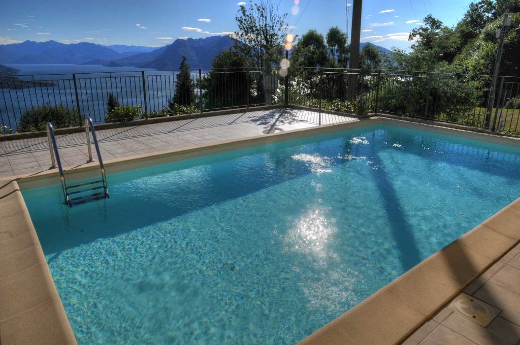 Alture Stresa appartamento vista lago in piccolo residence con piscina