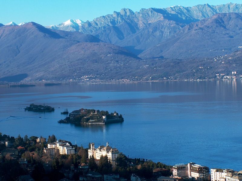 Stresa appartamento vista lago nuova costruzione con 2 posti auto coperti