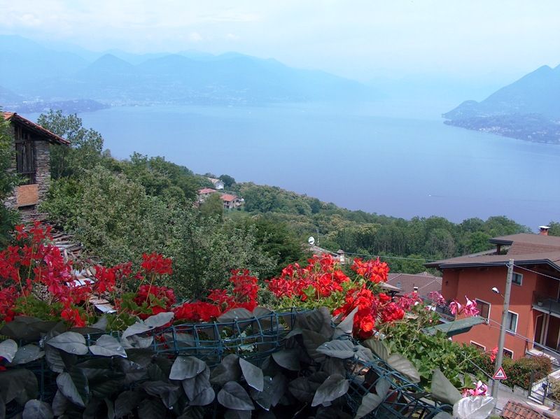 Casa storica posizionata sulle prime alture di Stresa con ottima vista lago