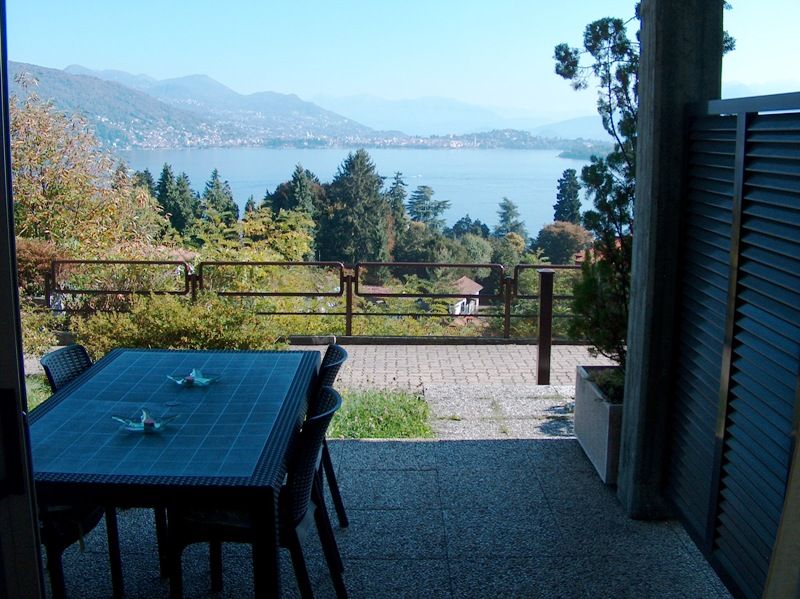 Baveno appartamento vista lago con Portico giardinetto e posto auto
