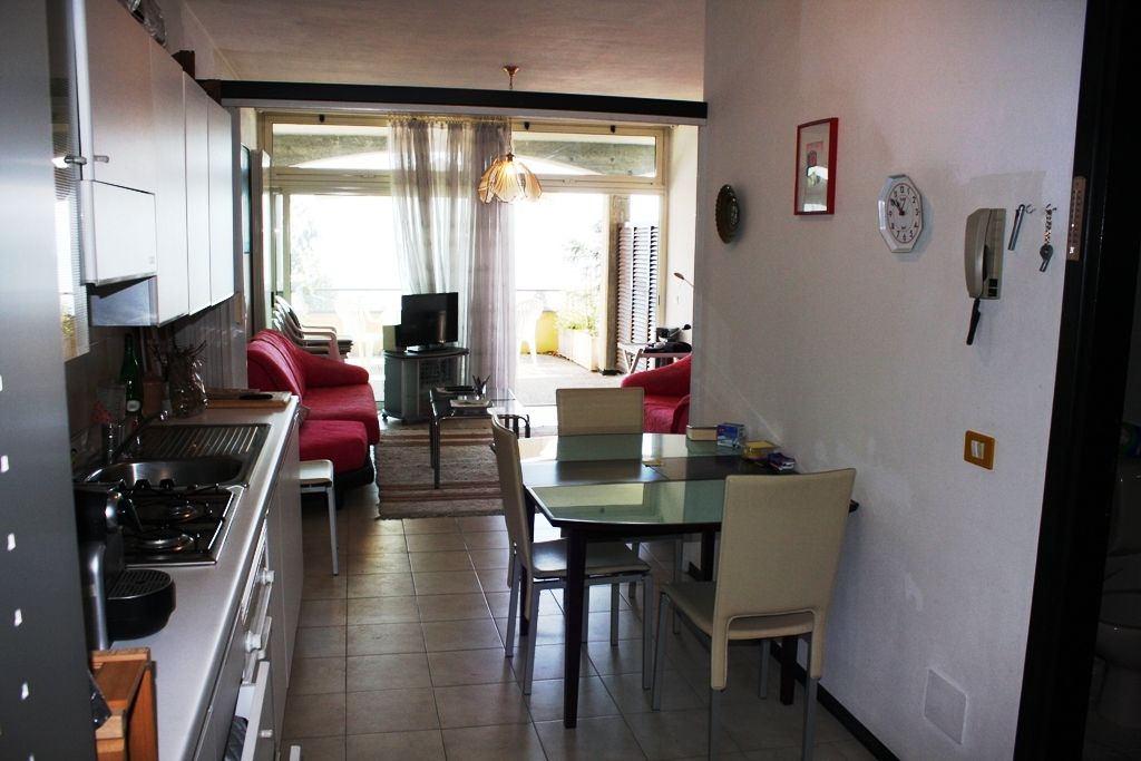 Appartamento bilocale in piccolo residence con piscina spettacolare vista lago con le sue Isole a Baveno