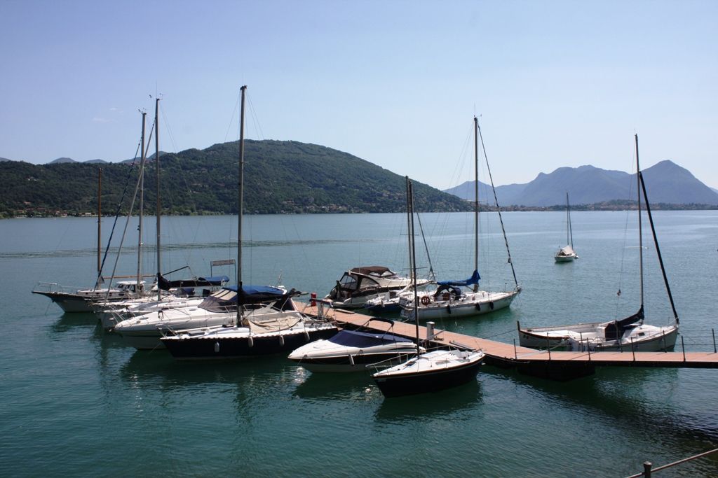 Villino libero su tre lati affacciato sul laghetto dei sogni a Baveno