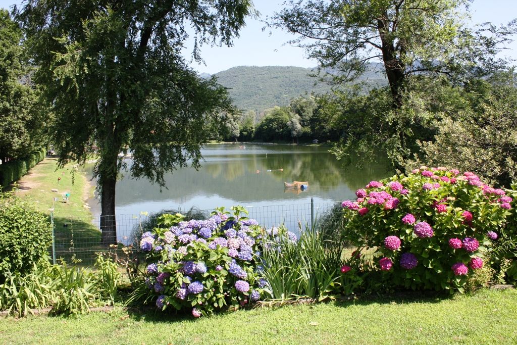 Villino libero su tre lati affacciato sul laghetto dei sogni a Baveno