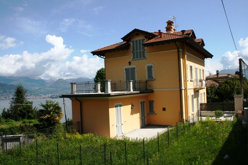 Stresa appartamento mansardato in villa d'epoca vista lago di nuova ristrutturazione