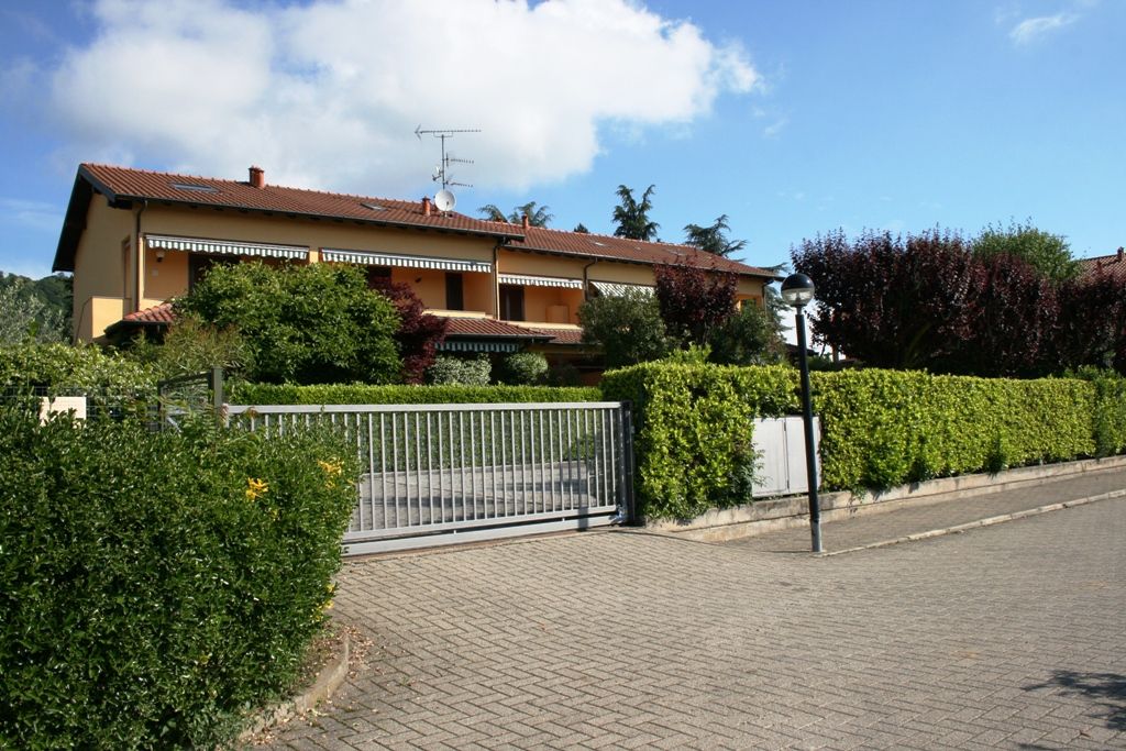 Appartamento  in piccolo residence con giardino vicino alle spiagge a Lesa