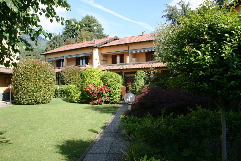 Appartamento  in piccolo residence con giardino vicino alle spiagge a Lesa