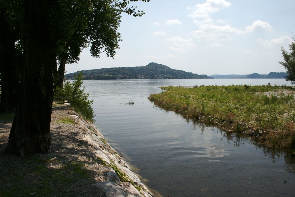 Appartamento  in piccolo residence con giardino vicino alle spiagge a Lesa