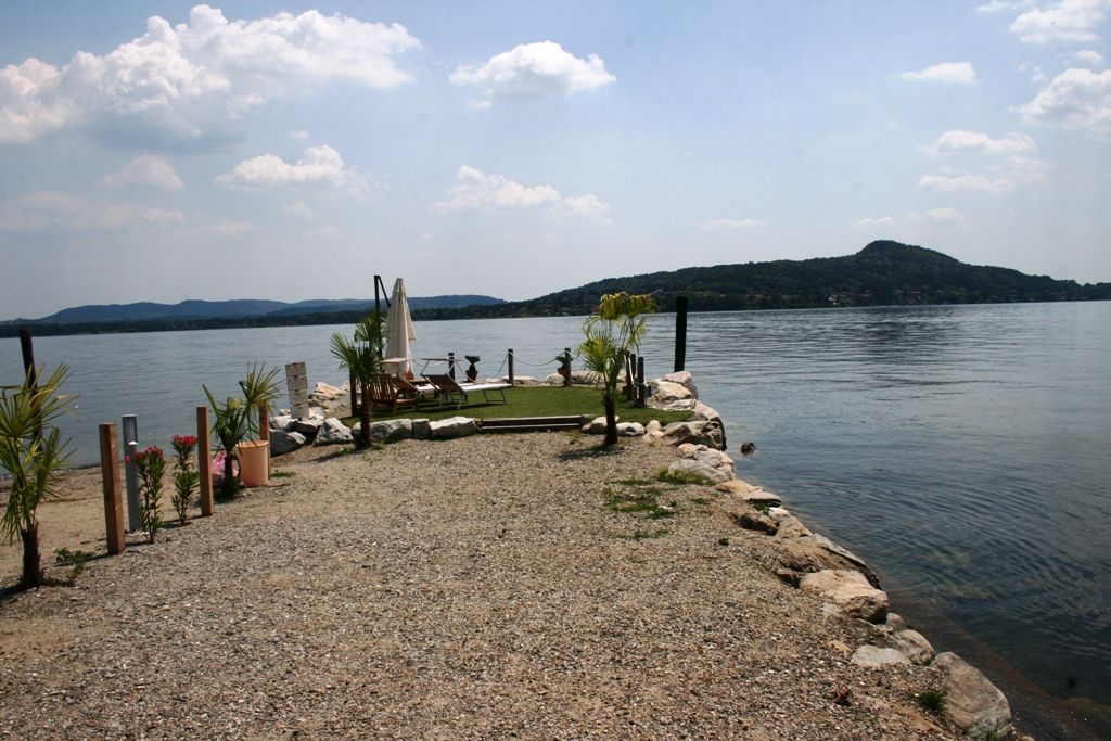 Appartamento  in piccolo residence con giardino vicino alle spiagge a Lesa