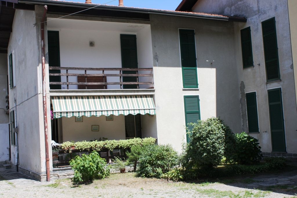 Appartamento trilocale con balcone in Baveno