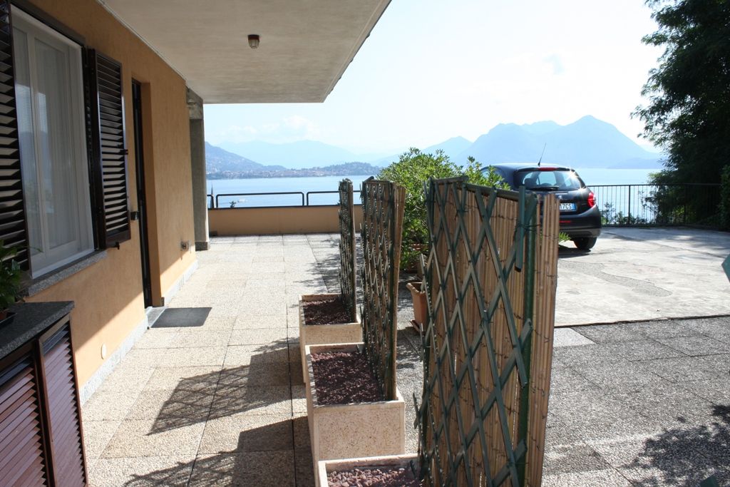 Appartamento bilocale in piccolo residence con piscina  sulle primissime alture di Baveno con vista  mozzafiato