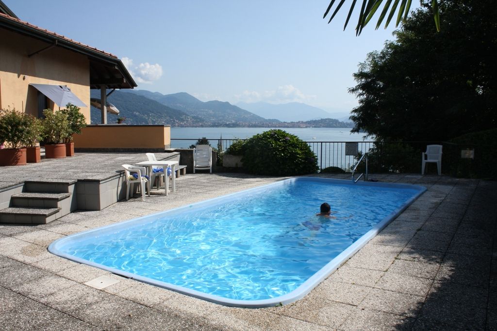 Appartamento bilocale in piccolo residence con piscina  sulle primissime alture di Baveno con vista  mozzafiato