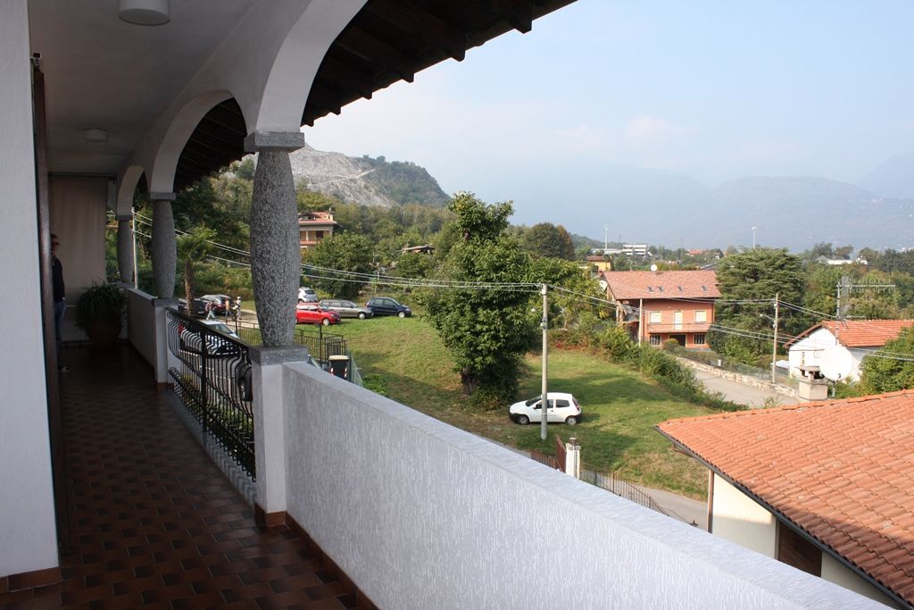 Villa indipendente con terreno vista Lago Maggiore