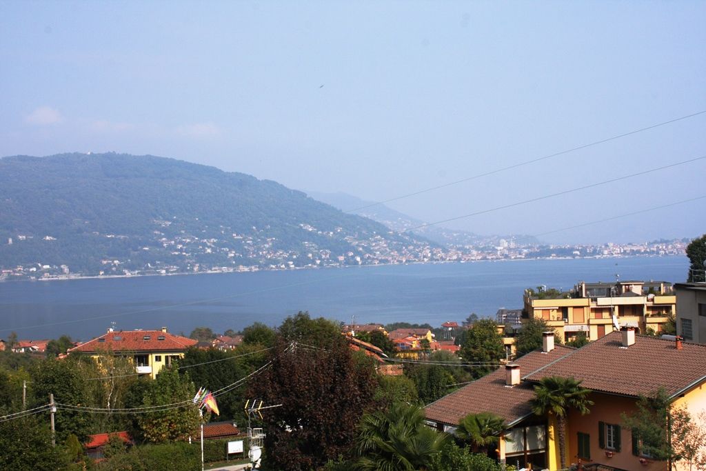 Villa indipendente con terreno vista Lago Maggiore