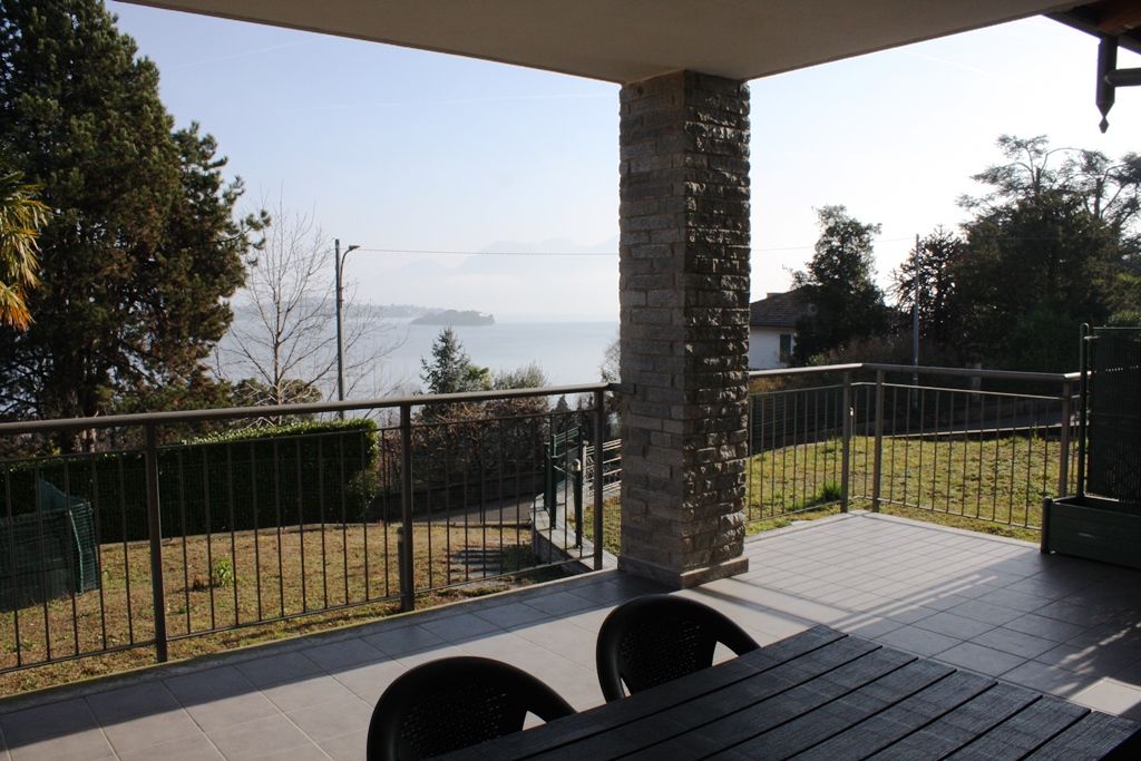 Baveno appartamento vista lago di nuova realizzazione con garage AA2059