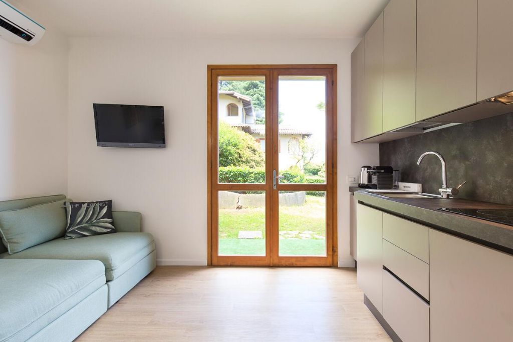 Stresa appartamento vista lago con posto auto e giardino