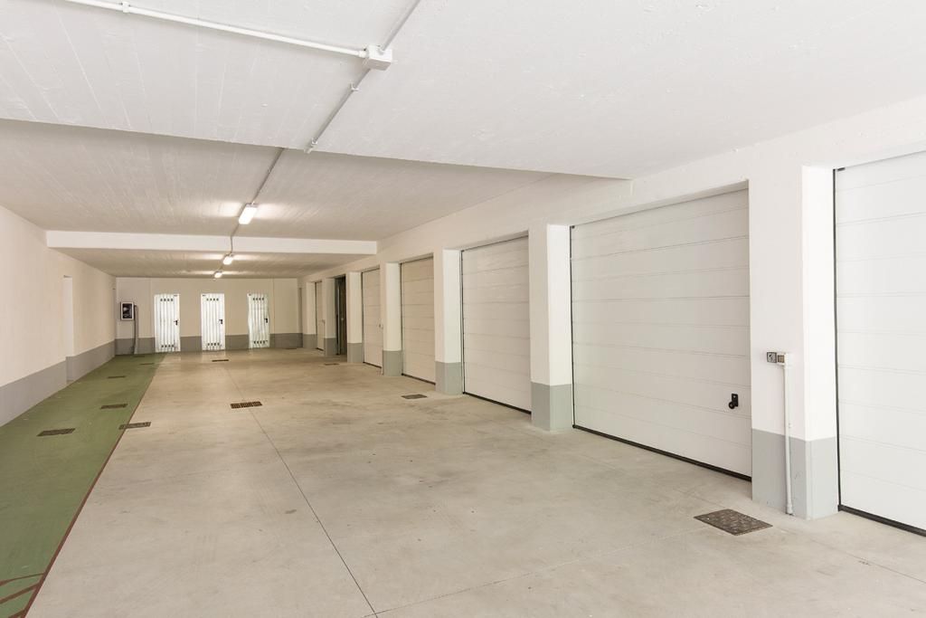 Lussuoso appartamento  con giardino e garage  vista lago in villa  di recente costruzione  in Baveno