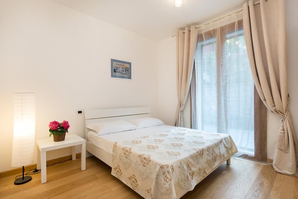 Lussuoso appartamento  con giardino e garage  vista lago in villa  di recente costruzione  in Baveno