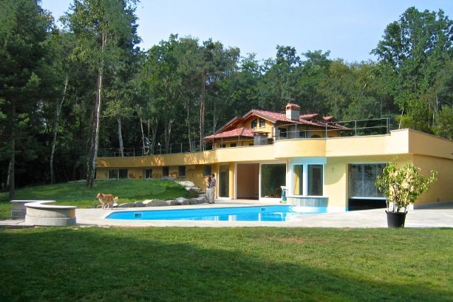 Agrate Conturbia villa 1000mq con piscina