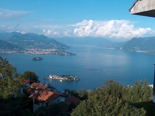 Alture Stresa appartamento vista lago con garage e balcone AA2028