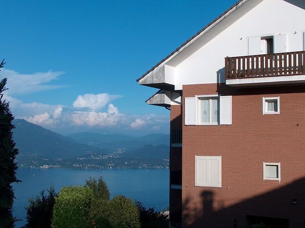 Alture Stresa appartamento vista lago con garage e balcone AA2028
