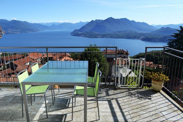 Alture Stresa appartamento vista lago con garage e giardino