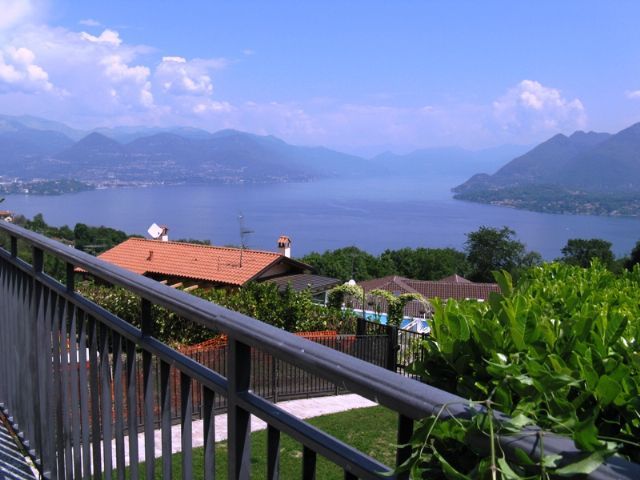 Alture Stresa appartamento vista lago con garage e giardino AA2185