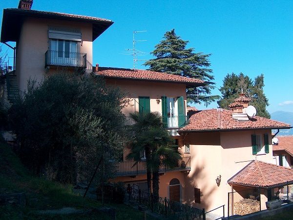 Alture Stresa casa vista lago 4 camere con giardino e garage
