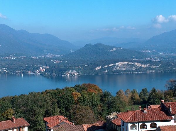 Alture Stresa casa vista lago 4 camere con giardino e garage