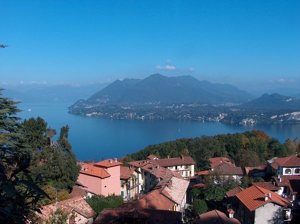 Alture Stresa casa vista lago 4 camere con giardino e garage