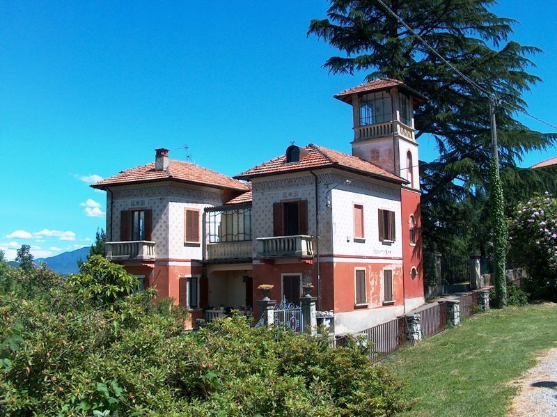 Alture Stresa villa vista lago 350mq con garage