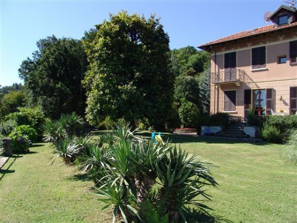 Alture Stresa villa vista lago 520mq con giardino