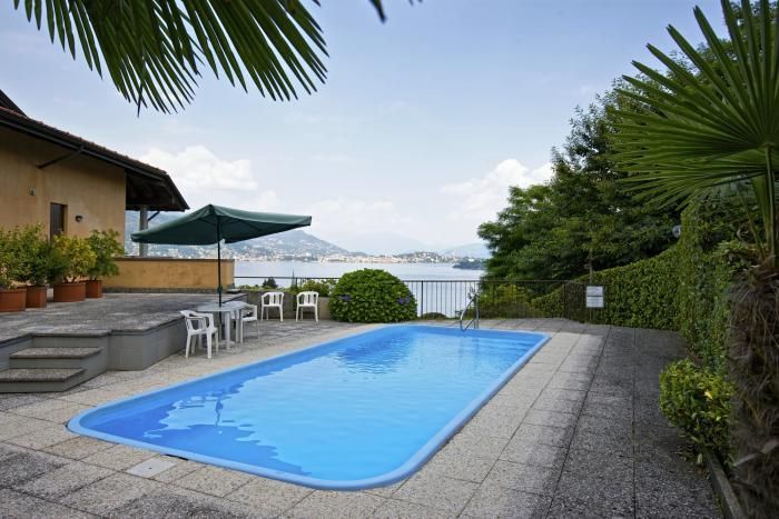 Baveno appartamento vista lago con Portico giardinetto e posto auto