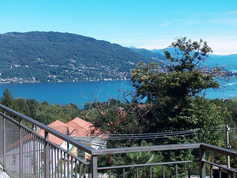 Baveno appartamento vista lago con garage e giardino AA2297