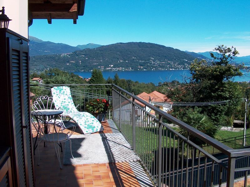 Baveno appartamento vista lago con garage e giardino AA2297