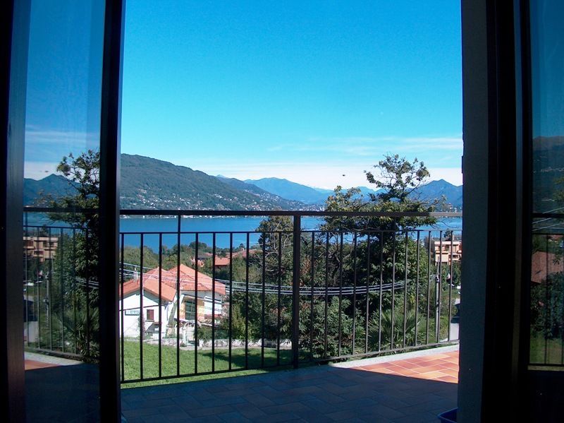 Baveno appartamento vista lago con garage e giardino AA2297