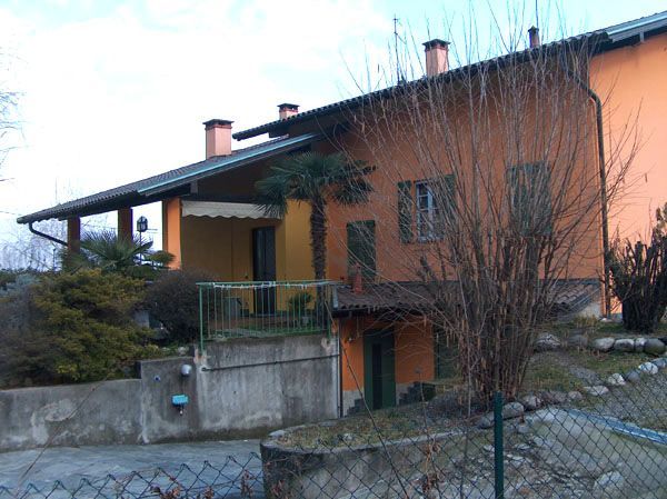 Baveno casa indipendente 3 camere con giardino e garage