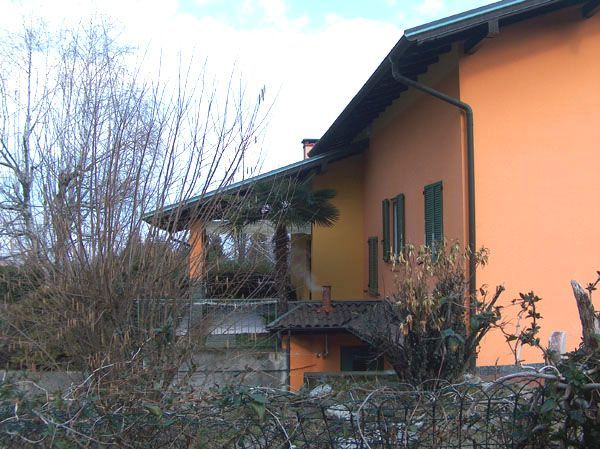 Baveno casa indipendente 3 camere con giardino e garage