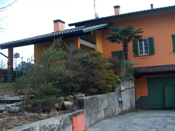 Baveno casa indipendente 3 camere con giardino e garage