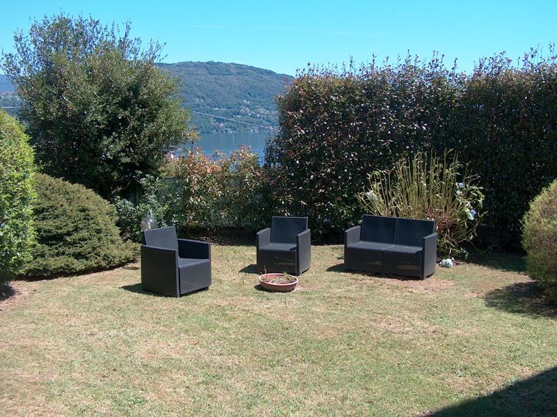 Baveno casa indipendente vista lago 3 camere con giardino e garage