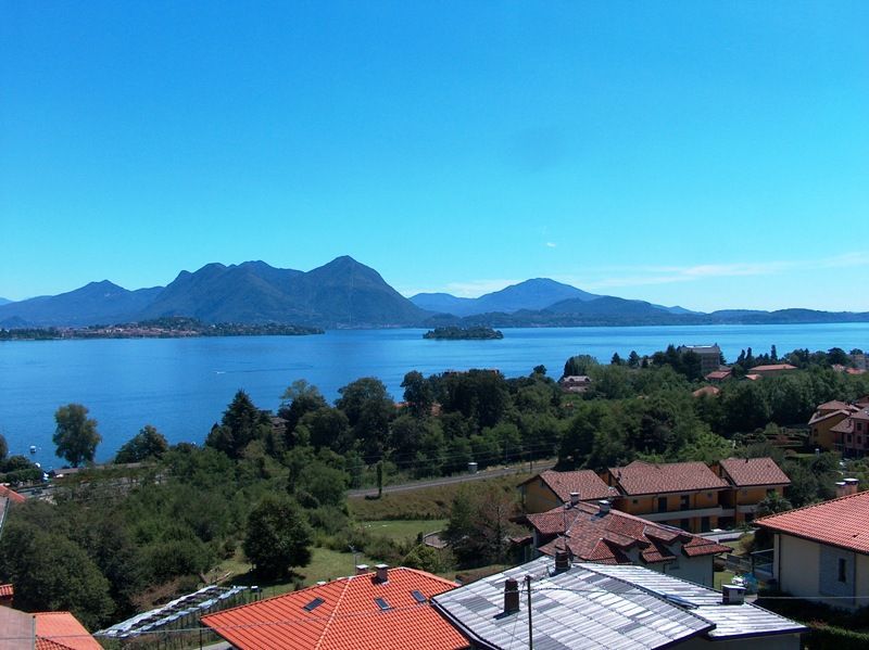 Baveno casa indipendente vista lago 3 camere con giardino e garage