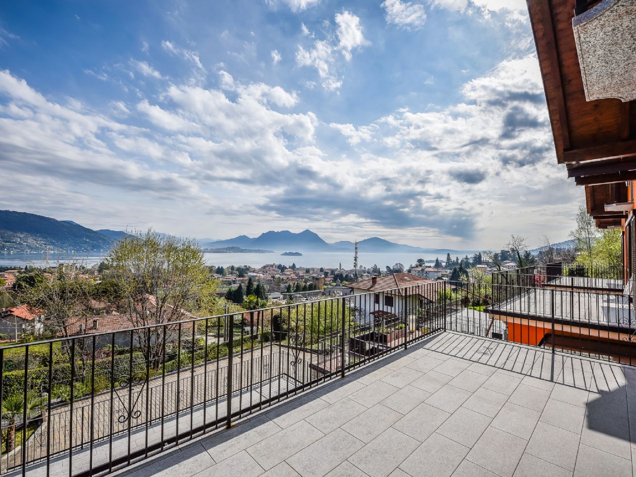 Baveno casa vista lago 250mq, 3 camere con giardino e garage