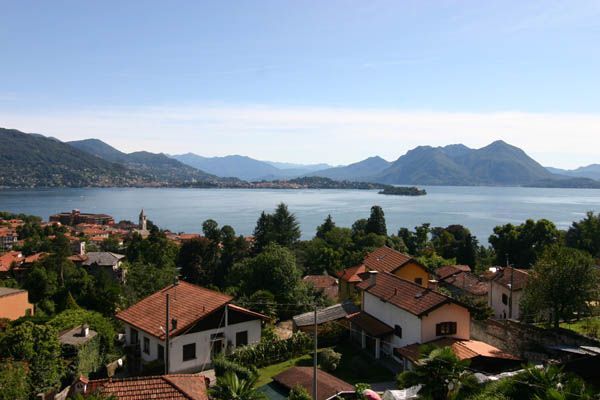 Baveno villa vista lago 300mq con giardino