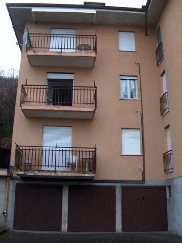 Belgirate appartamento vista lago con garage e balcone AA2145