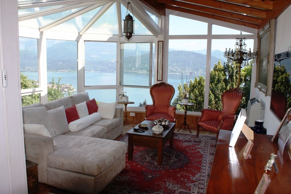 Villa indipendente con favolosa vista sul golfo Borromeoo sulle prime alture di Stresa